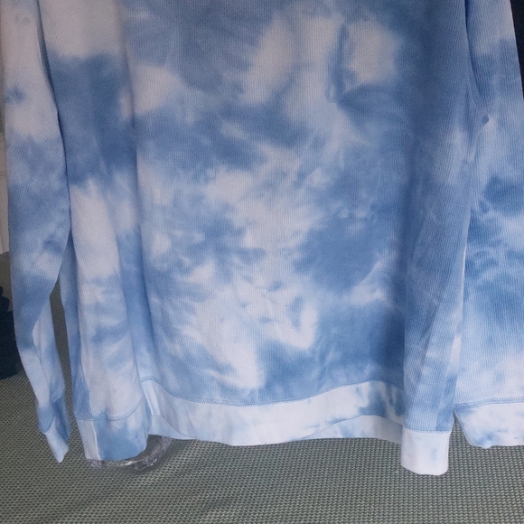 Splendid Tie Dye Thermal Top Size L Blue Crew Neck Long Sleeve Waffle Knit Shirt - Picture 8 of 9